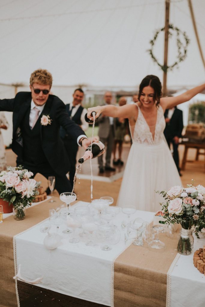 0233 - Christie & Dominic 2021 - FP208753