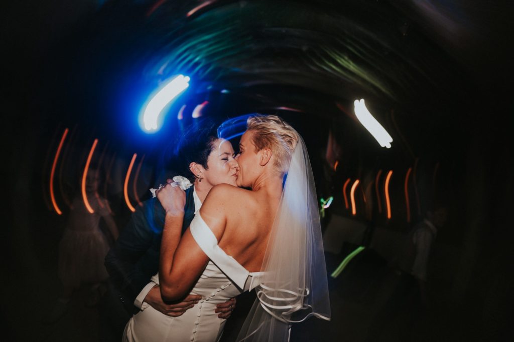 0541 - Keely & Emma 2022 - FP206164